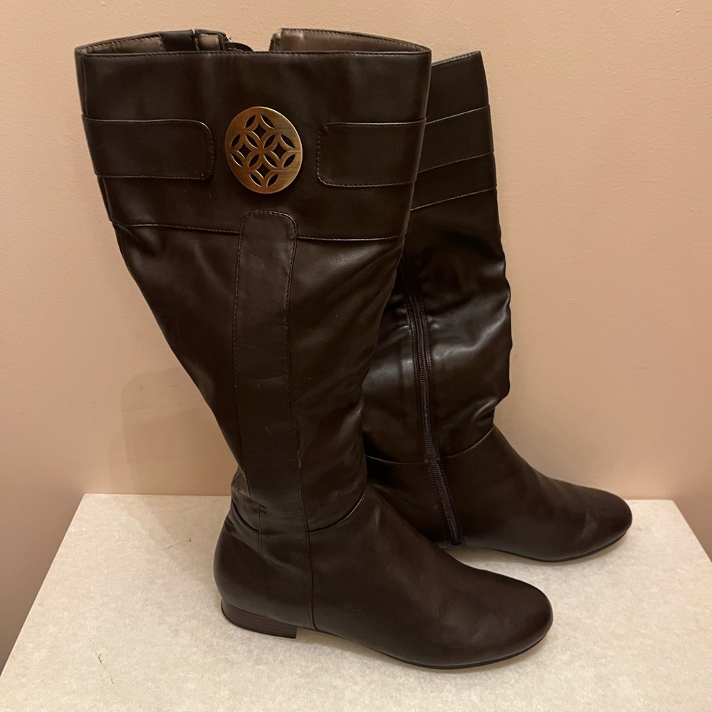 Ladies boots size 9 1/2
